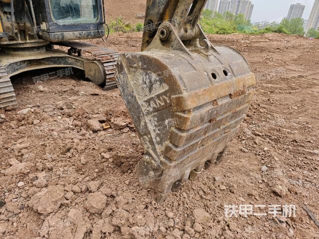 鏟斗右后整體（工作和回轉(zhuǎn)裝置）