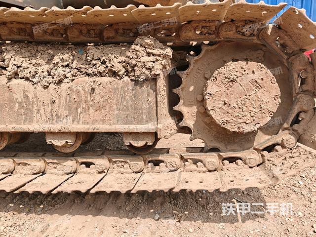 右側(cè)履帶整體?(行走機(jī)構(gòu)) 右側(cè)履帶整體?(行走機(jī)構(gòu))