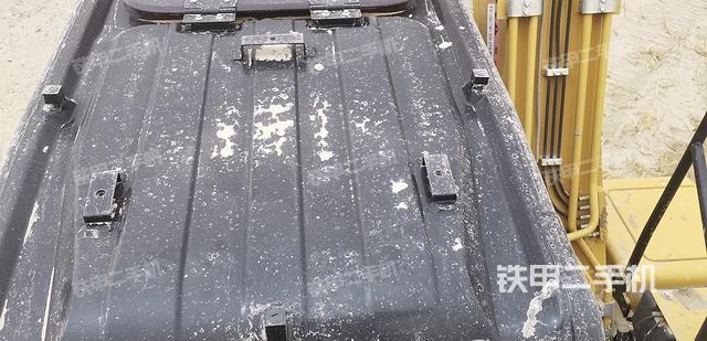 駕駛室頂部（整機外觀）