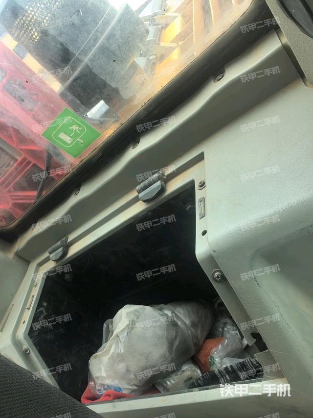 座椅后部(駕駛室部分) 座椅后部(駕駛室部分)