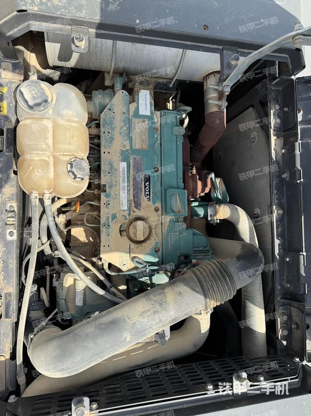 發(fā)動機(jī)整體俯視(整機(jī)外觀) 發(fā)動機(jī)整體俯視(整機(jī)外觀)