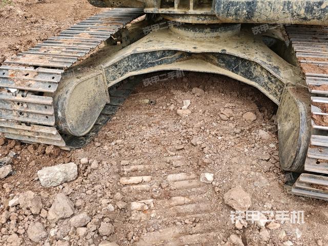 轉(zhuǎn)盤(pán)和下車(chē)架正前（工作和回轉(zhuǎn)裝置）