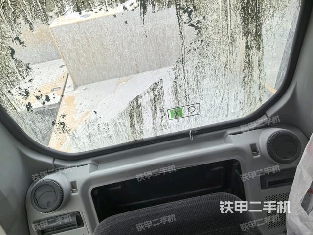 駕駛室左前45度(駕駛室部分) 駕駛室左前45度(駕駛室部分)