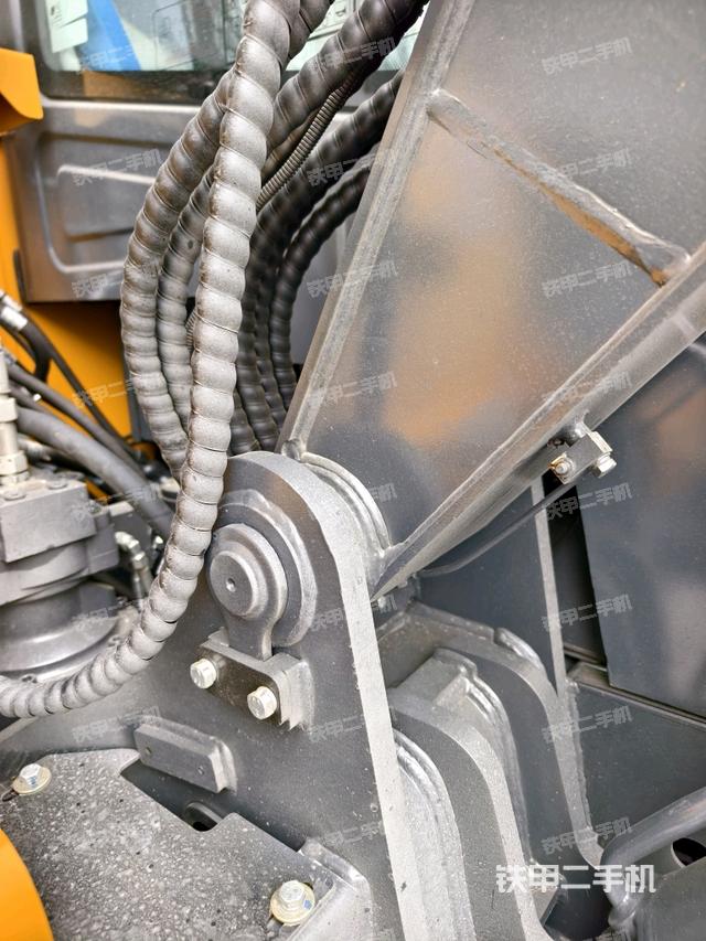 大臂根部?斜（工作和回轉(zhuǎn)裝置）