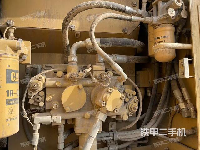 液壓泵艙室正面整體(整機(jī)外觀) 液壓泵艙室正面整體(整機(jī)外觀)