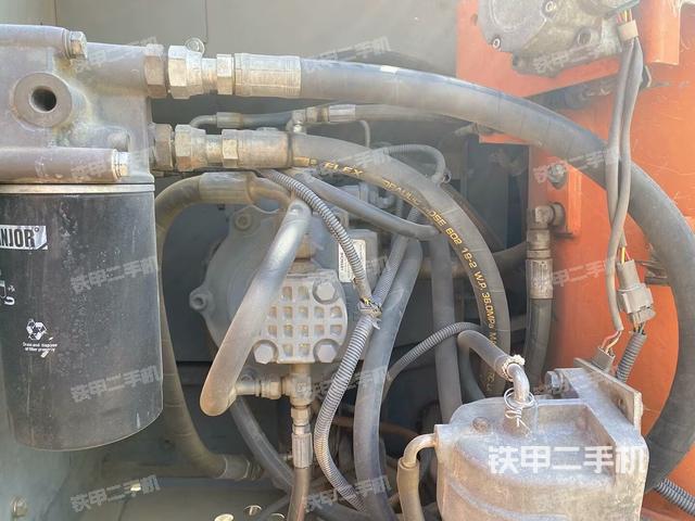 液壓泵艙室正面整體（整機(jī)外觀）