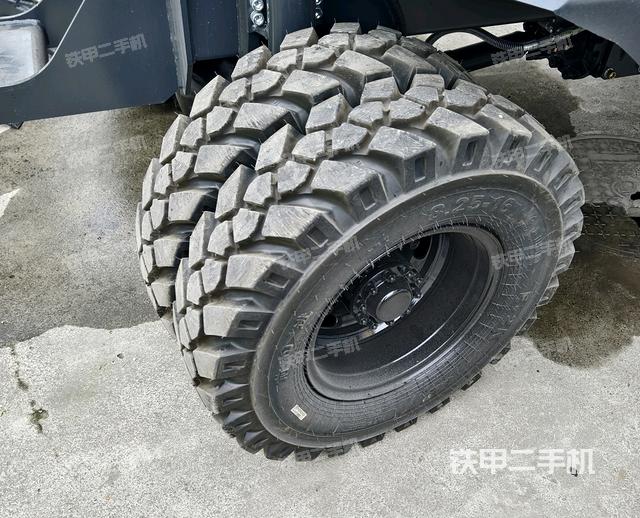 右驅(qū)動輪（行走機構(gòu)）