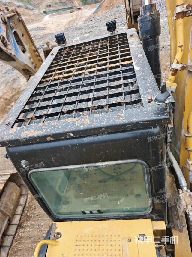 駕駛室頂部（整機(jī)外觀(guān)）