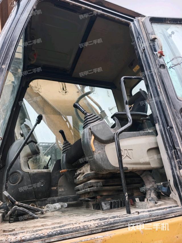 駕駛室整體（整機(jī)外觀(guān)）