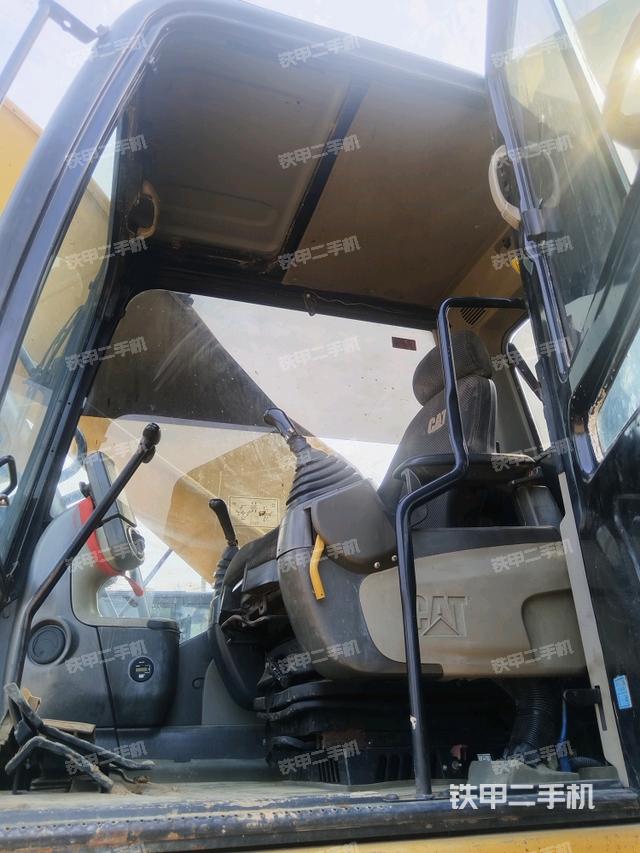 駕駛室整體(整機外觀) 駕駛室整體(整機外觀)