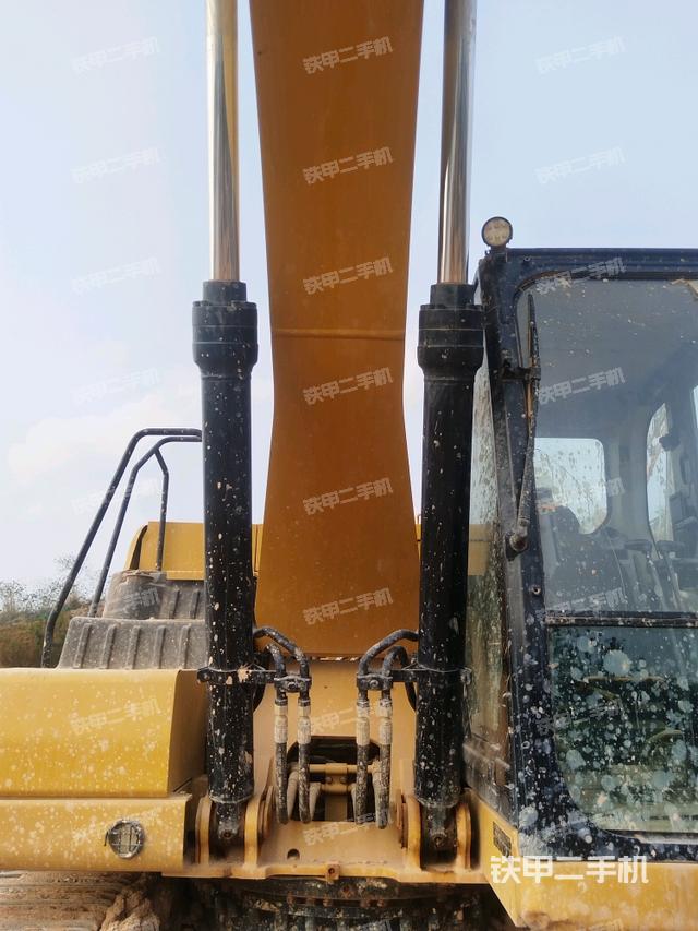 大臂油缸整體?豎拍（工作和回轉(zhuǎn)裝置）