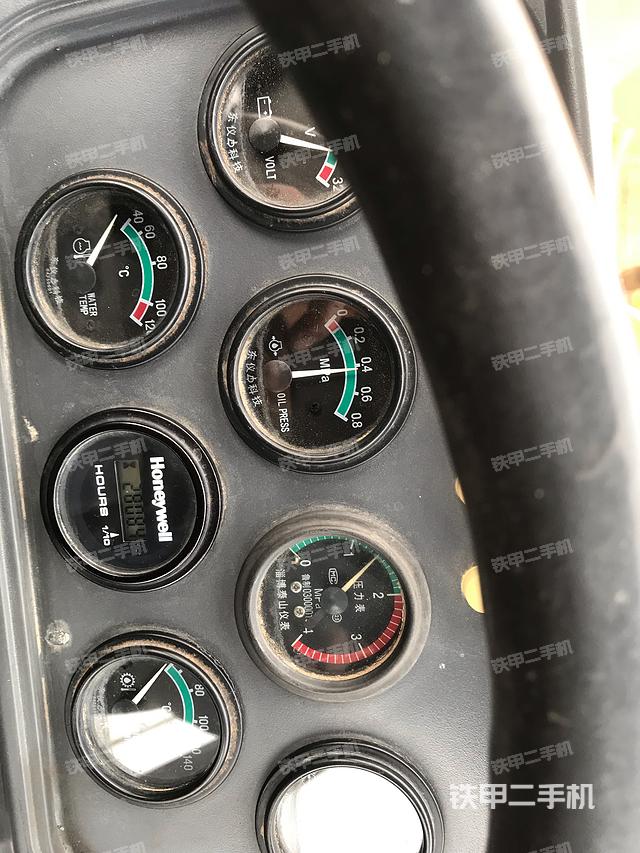 駕駛室操作臺(整機外觀及大件) 駕駛室操作臺(整機外觀及大件)