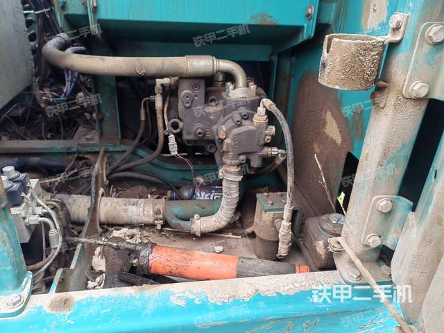 液壓泵艙室正面整體(整機(jī)外觀) 液壓泵艙室正面整體(整機(jī)外觀)