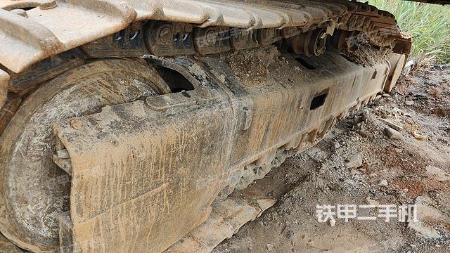 單側(cè)履帶整體(整機(jī)外觀) 單側(cè)履帶整體(整機(jī)外觀)