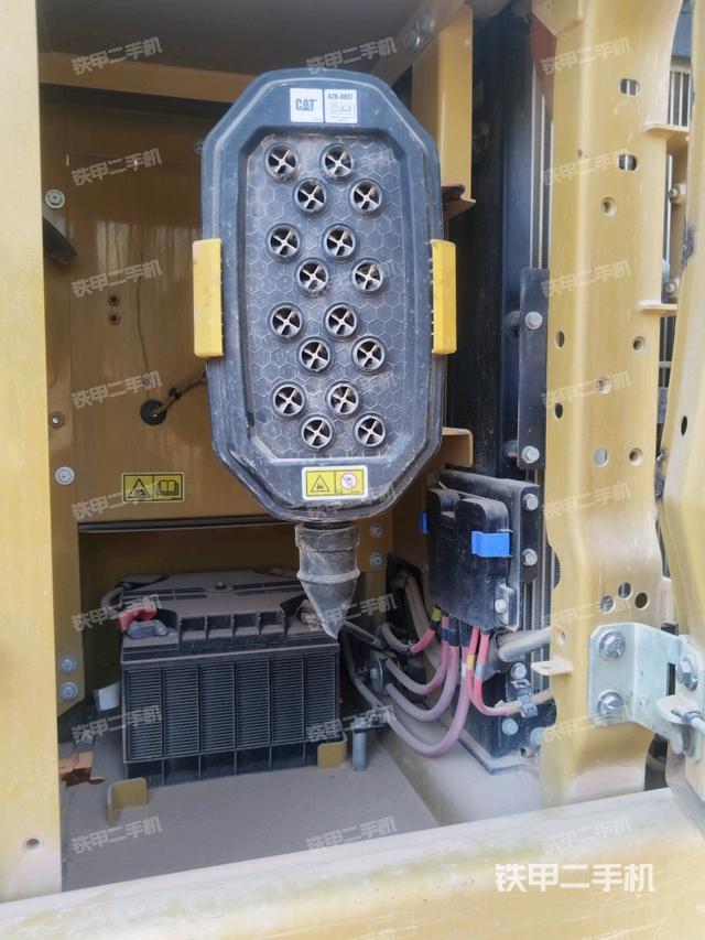 電瓶（大件艙室）