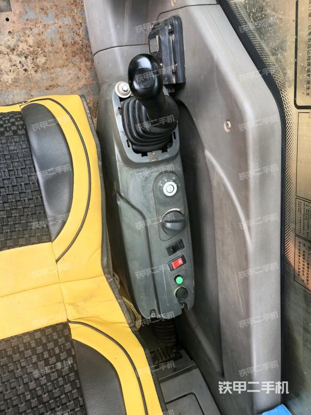 座椅左側(cè)控制臺(tái)/音響/含左手柄（駕駛室部分）