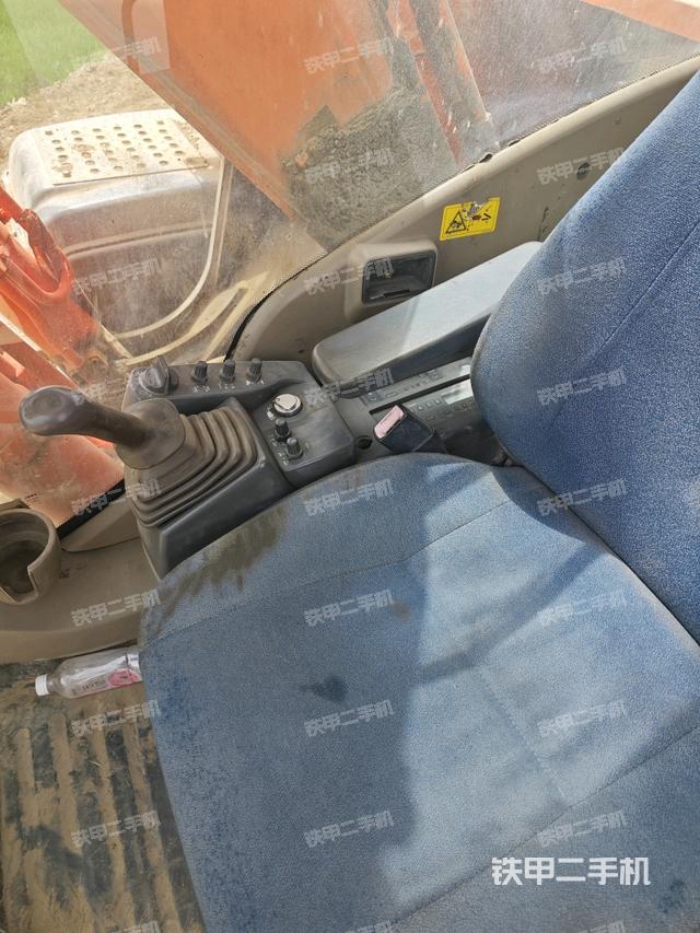 座椅右側(cè)控制臺/鑰匙門/油門/含右手柄（駕駛室部分）