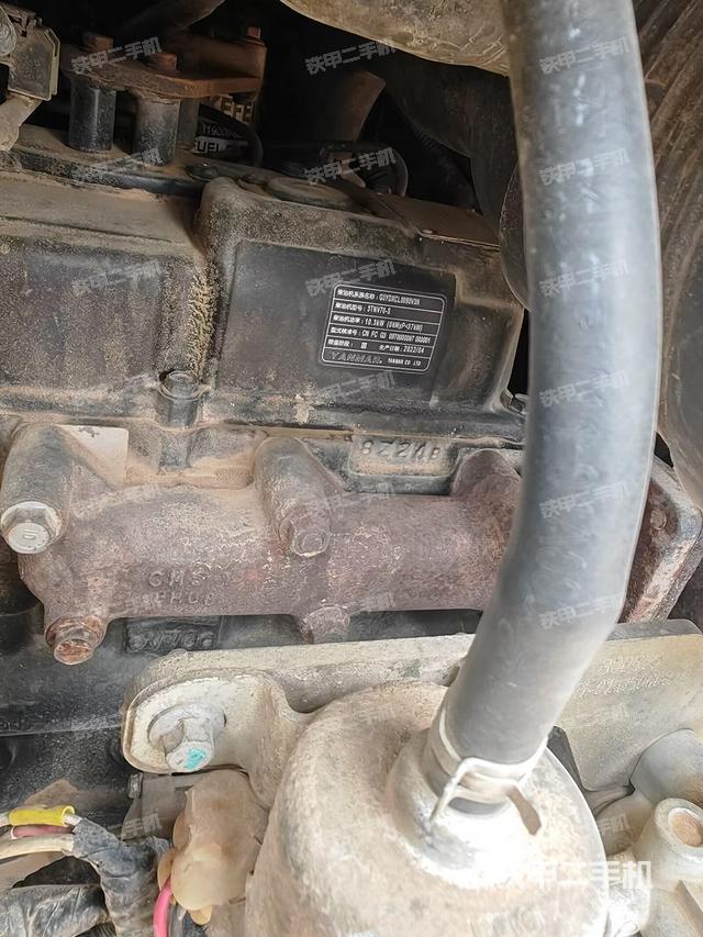 回轉(zhuǎn)馬達(dá)和主控閥(整機(jī)外觀) 回轉(zhuǎn)馬達(dá)和主控閥(整機(jī)外觀)