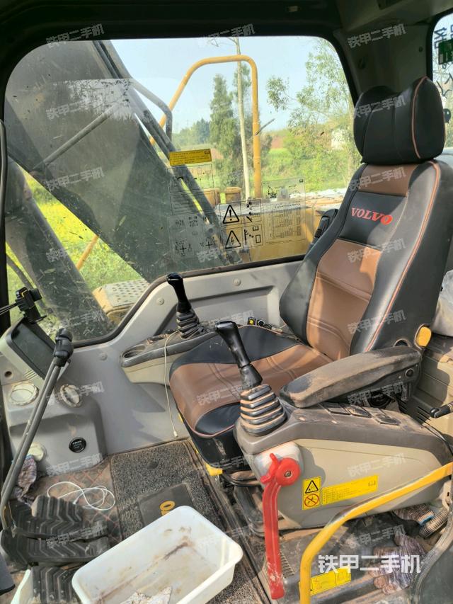 座椅右側(cè)控制臺(tái)/鑰匙門(mén)/油門(mén)/含右手柄（駕駛室部分）