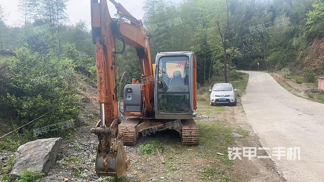 駕駛室整體(整機(jī)外觀) 駕駛室整體(整機(jī)外觀)