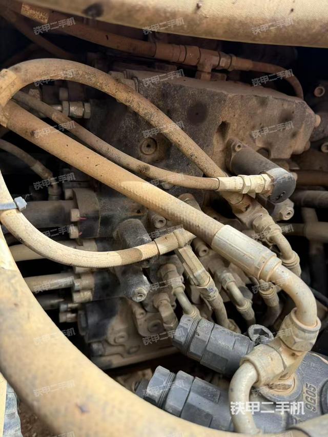 回转马达和主控阀（整机外观）