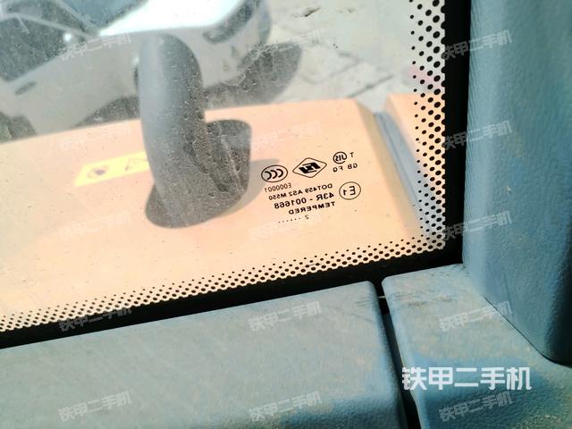 后窗玻璃角標（駕駛室部分）