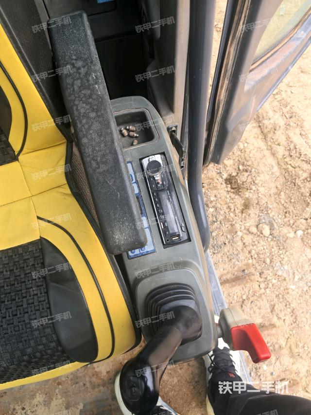 座椅右側(cè)控制臺(tái)/鑰匙門/油門/含右手柄（駕駛室部分）