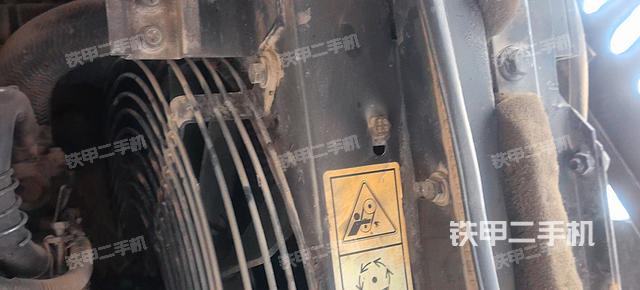 駕駛室整體(整機(jī)外觀) 駕駛室整體(整機(jī)外觀)