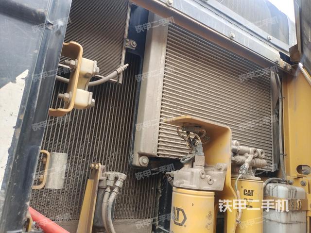 散熱器正面(大件艙室) 散熱器正面(大件艙室)