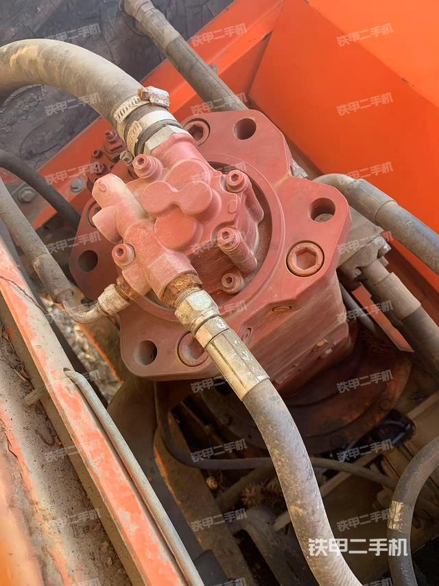 液壓泵艙室正面整體（整機(jī)外觀）