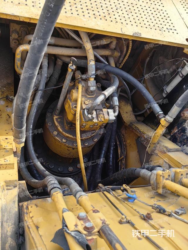 回转马达和主控阀（整机外观）