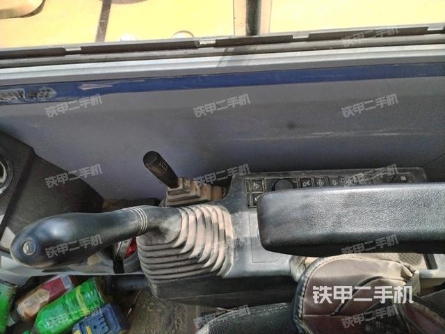 座椅右側控制臺/鑰匙門/油門/含右手柄（駕駛室部分）