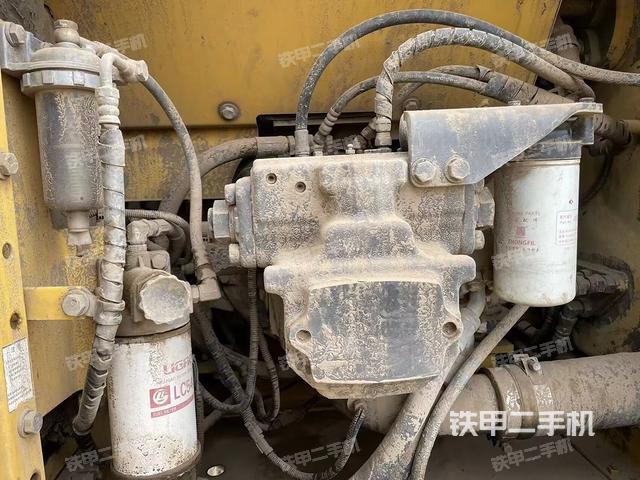 液壓泵艙室正面整體(整機(jī)外觀) 液壓泵艙室正面整體(整機(jī)外觀)