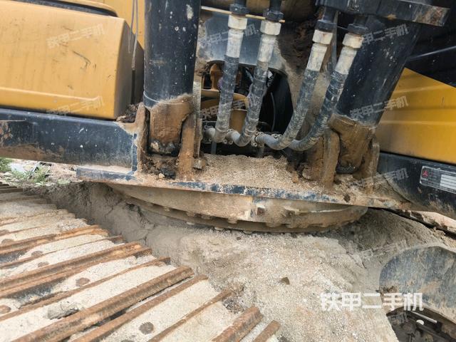 鏟斗右后整體(工作和回轉(zhuǎn)裝置) 鏟斗右后整體(工作和回轉(zhuǎn)裝置)