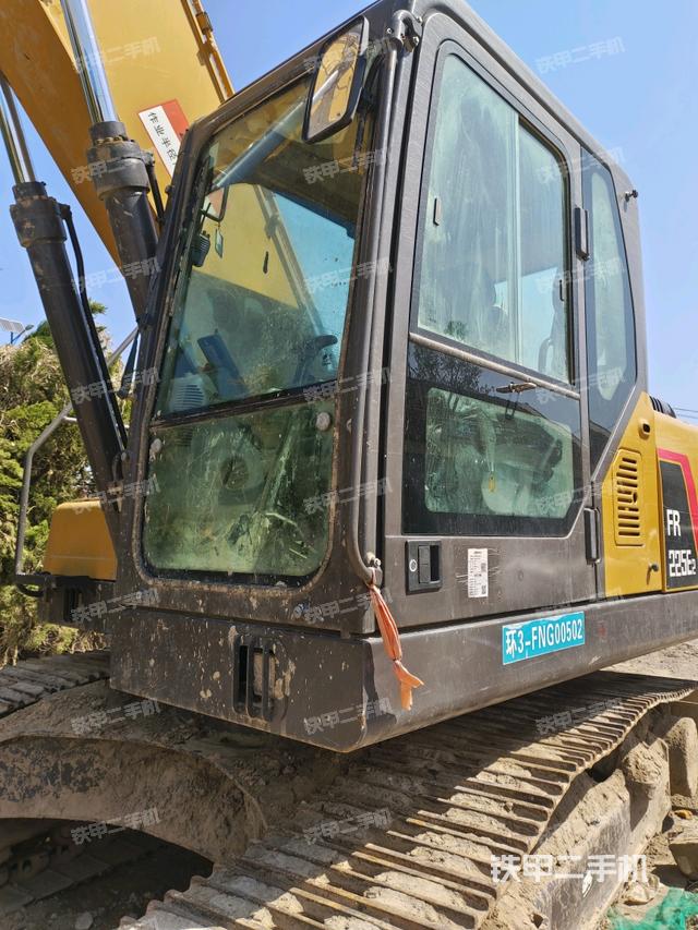 駕駛室左前45度（駕駛室部分）