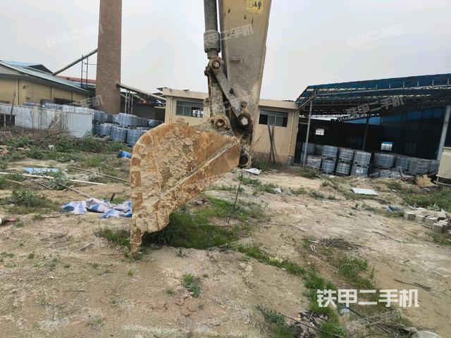 轉(zhuǎn)盤和下車架正前(工作和回轉(zhuǎn)裝置) 轉(zhuǎn)盤和下車架正前(工作和回轉(zhuǎn)裝置)