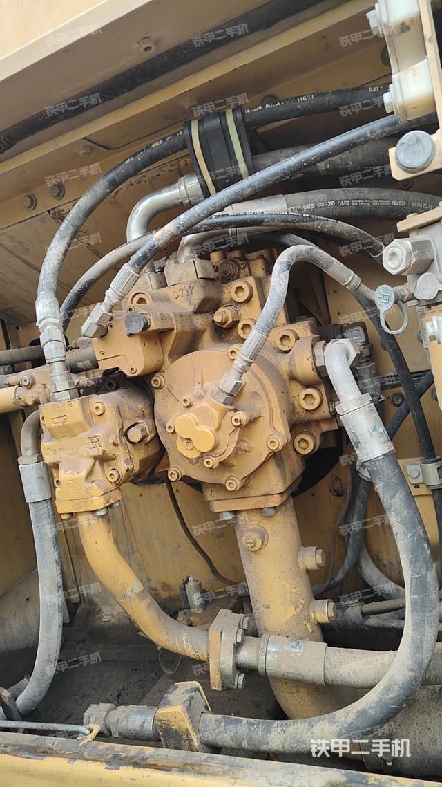 液壓泵艙室正面整體(整機(jī)外觀) 液壓泵艙室正面整體(整機(jī)外觀)