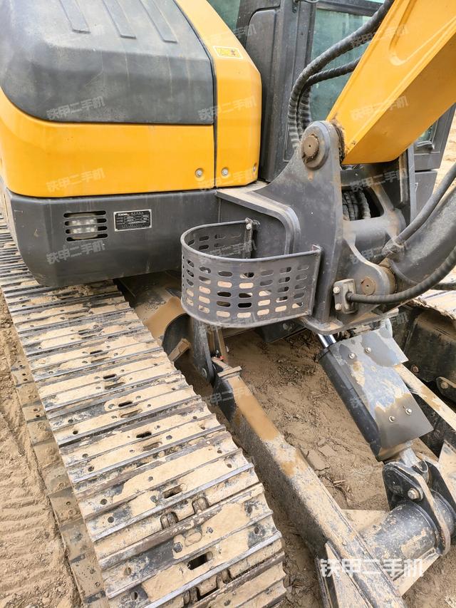 大臂根部?斜（工作和回轉(zhuǎn)裝置）