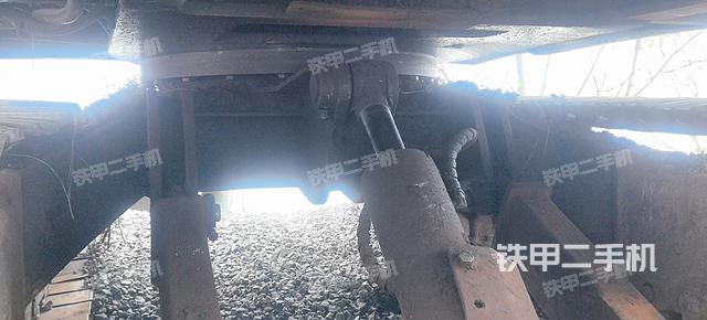 回轉(zhuǎn)馬達(dá)和主控閥(整機(jī)外觀) 回轉(zhuǎn)馬達(dá)和主控閥(整機(jī)外觀)