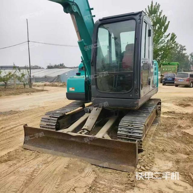 駕駛室頂部(整機外觀) 駕駛室頂部(整機外觀)