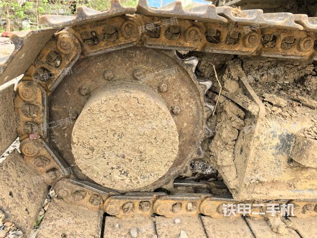 右驅(qū)動輪（行走機構(gòu)）