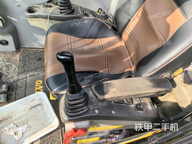 后窗玻璃角標(biāo)（駕駛室部分）