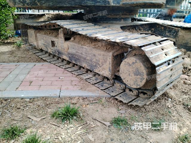 左側(cè)履帶整體?（行走機(jī)構(gòu)）