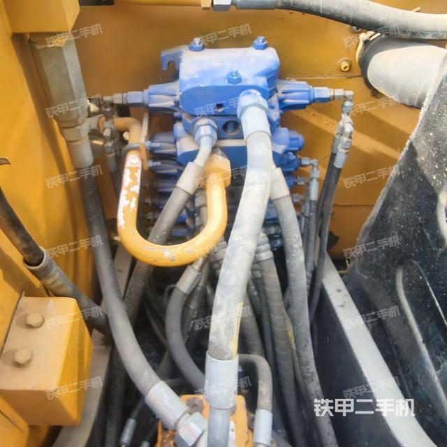 回轉馬達和主控閥（整機外觀）