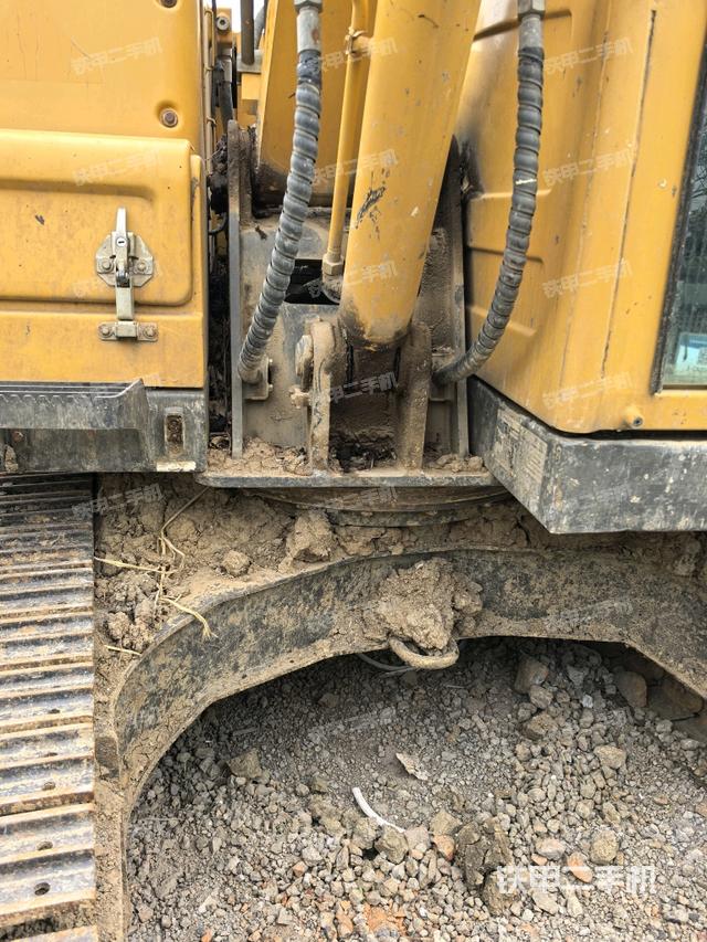 轉(zhuǎn)盤和下車架正前（工作和回轉(zhuǎn)裝置）