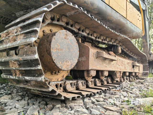 左側(cè)履帶整體?（行走機(jī)構(gòu)）