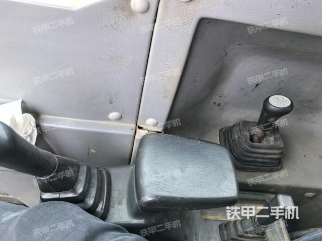 座椅右側(cè)控制臺/鑰匙門/油門/含右手柄(駕駛室部分) 座椅右側(cè)控制臺/鑰匙門/油門/含右手柄(駕駛室部分)
