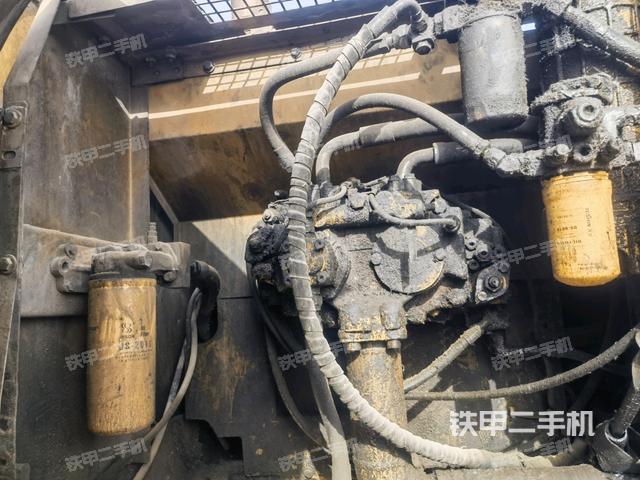 液壓泵艙室正面整體（整機(jī)外觀）