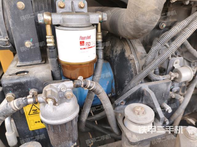 液壓泵艙室正面整體(整機(jī)外觀) 液壓泵艙室正面整體(整機(jī)外觀)