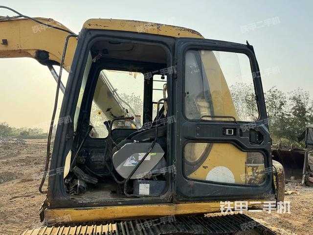 駕駛室整體（整機外觀）